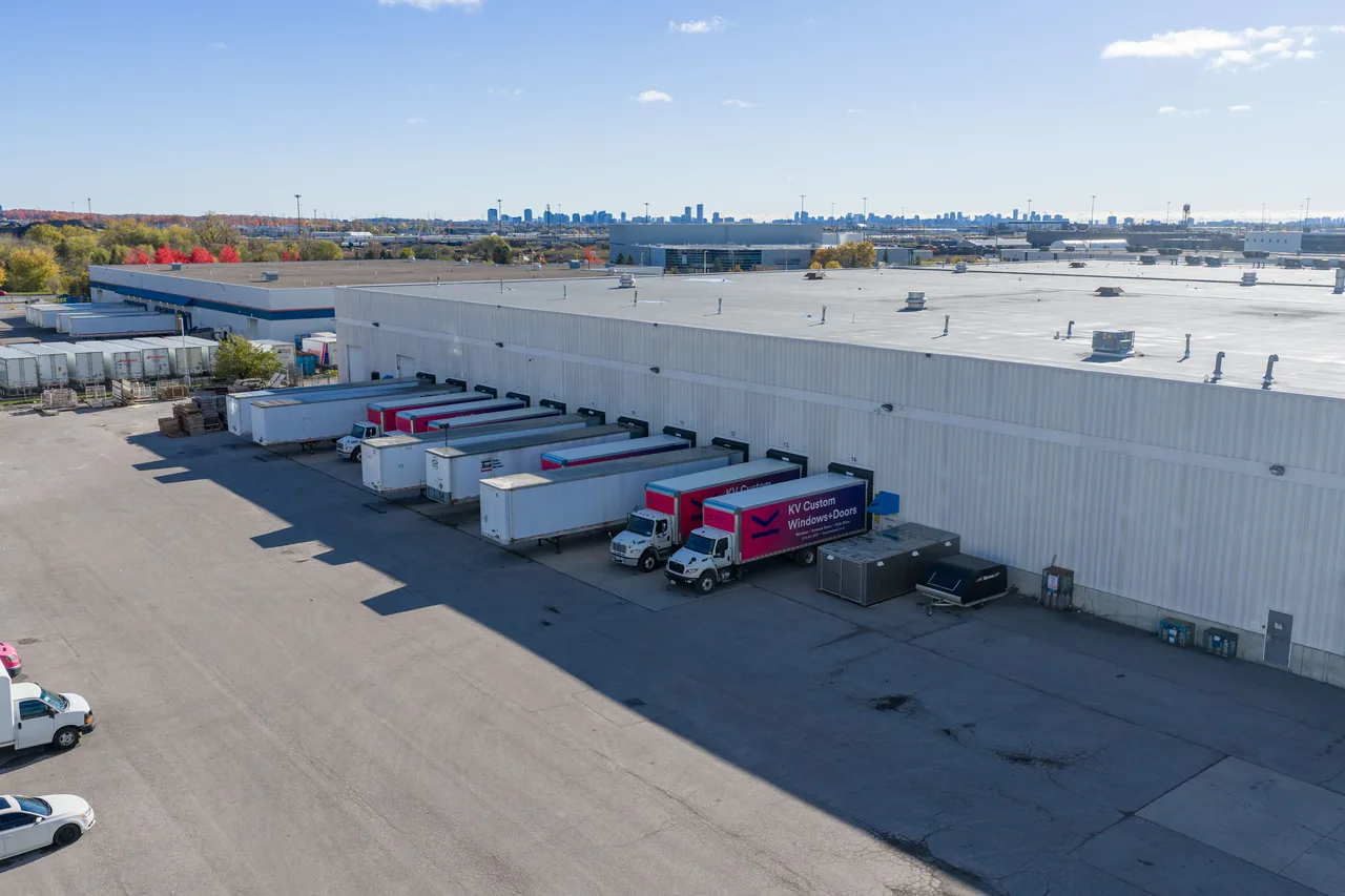 Aerial view of an industrial building with trailers at the loading docks